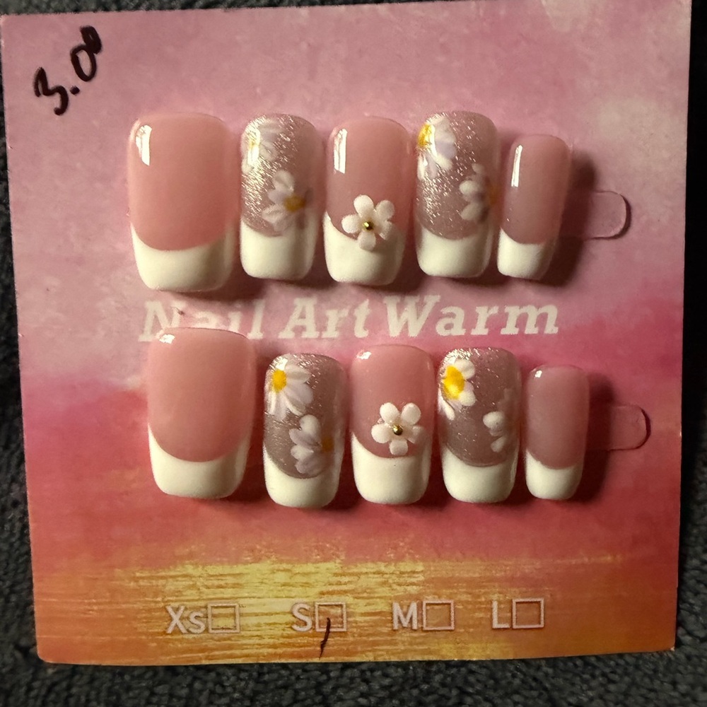 Pink French Tip Press-On Nails with Daisy Accent